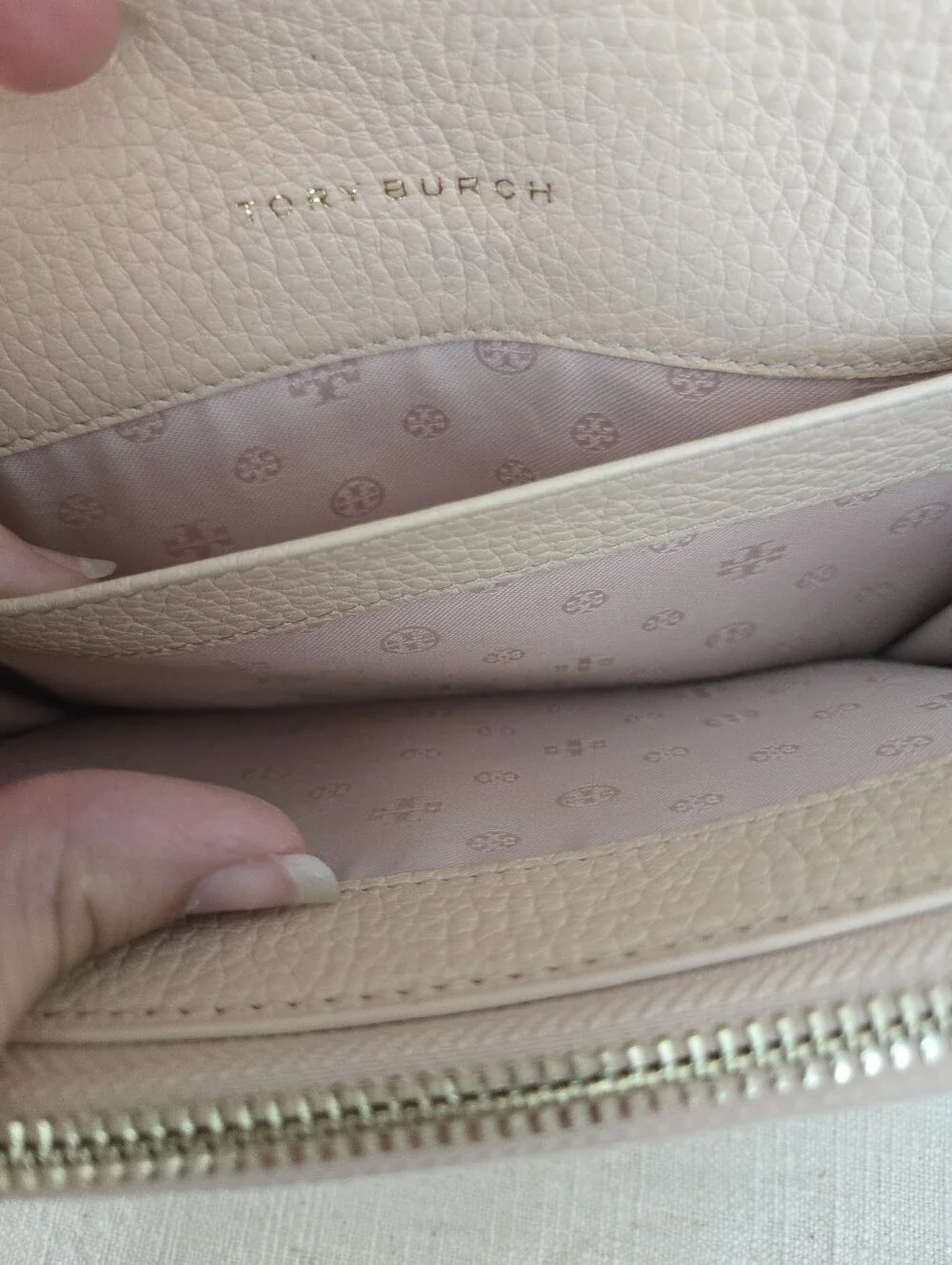 Tory Burch Thea Flat Wallet Crossbody Bag in a Soft Pink Pebbled Leather